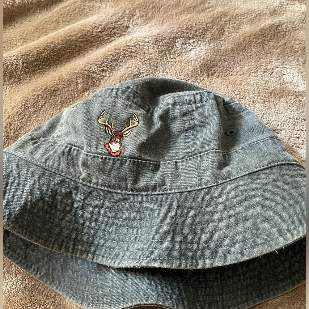 Bucket hat